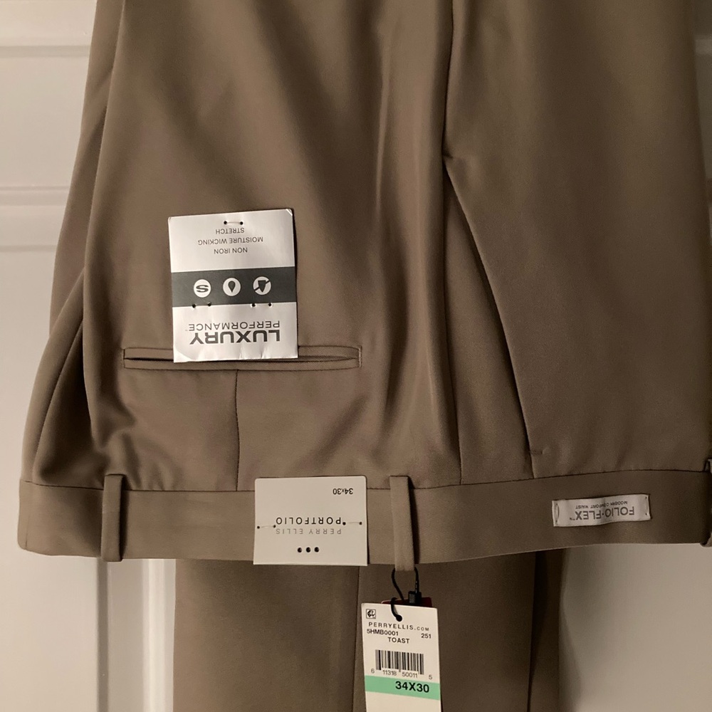 Men’s casual tan dress pants, brand new.